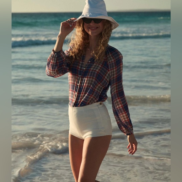 Doen Lula Shorts in Salt